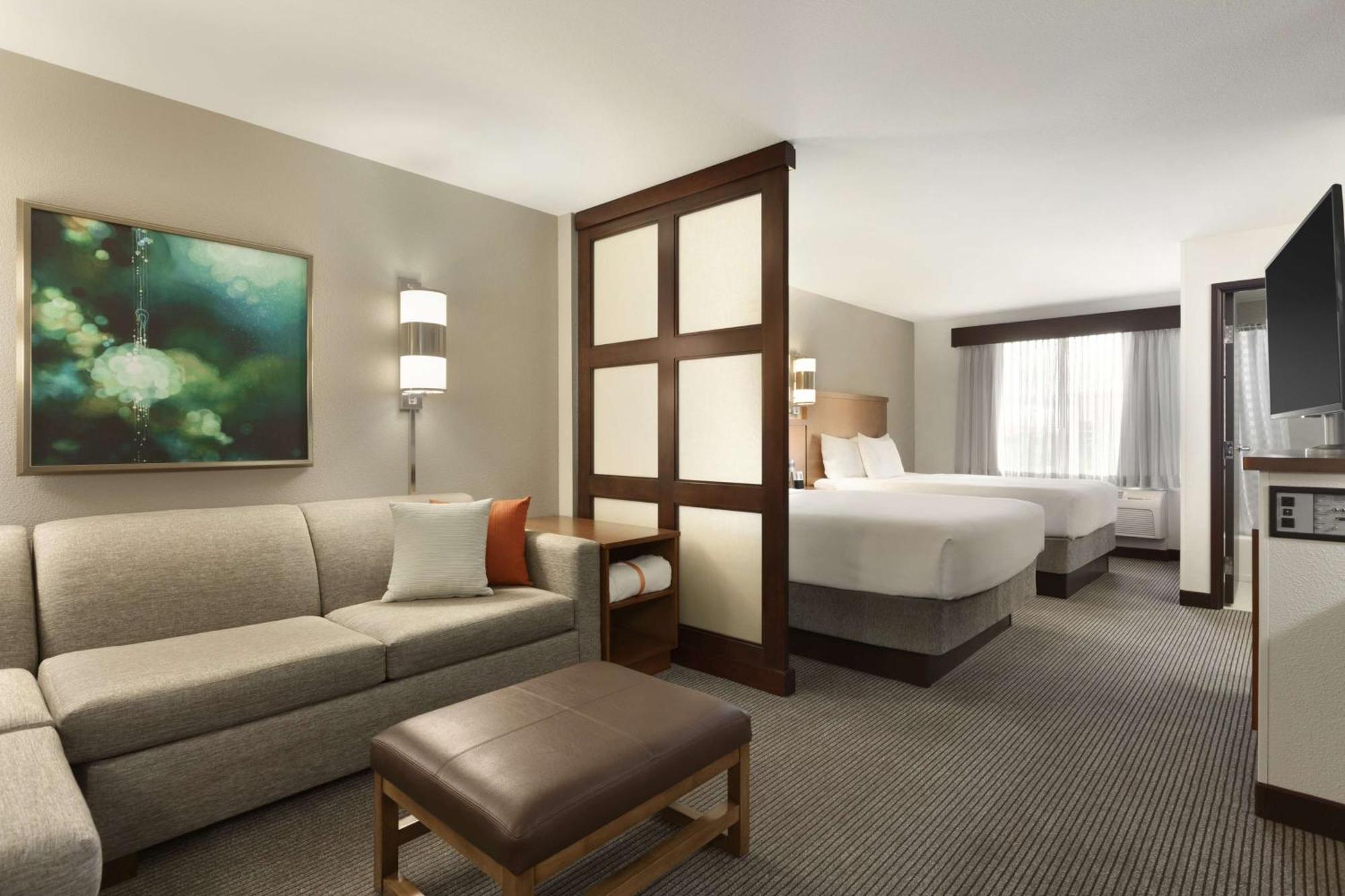 Queen Room with Two Queen Beds and Sofa Bed - High Floor,1498900876:JPEG